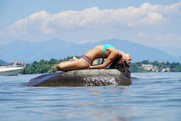 4 tư thế Yoga giúp giữ gìn suối nguồn tươi trẻ